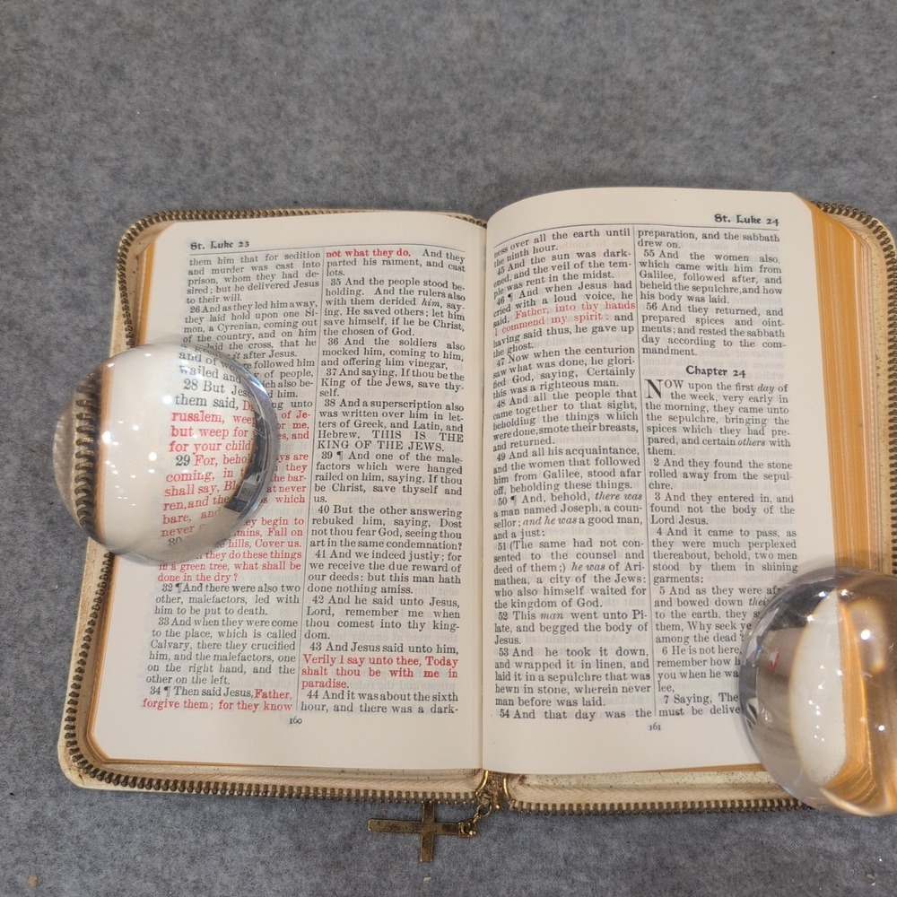 World Publishing KJV New Testament Red Letter Edition Zippered White Cross Case - Picture 7 of 10